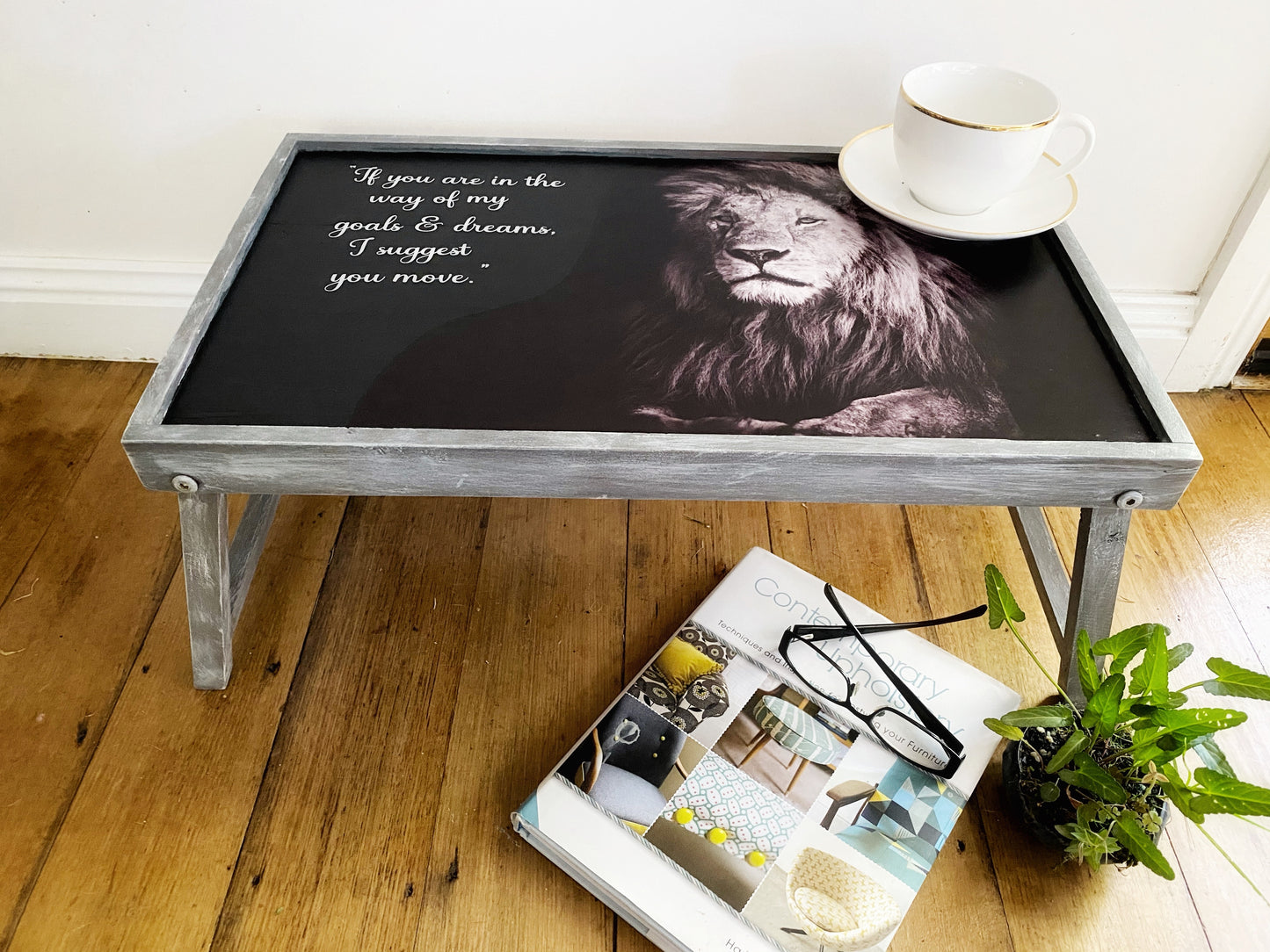 Serving tray with Decoupage Lion